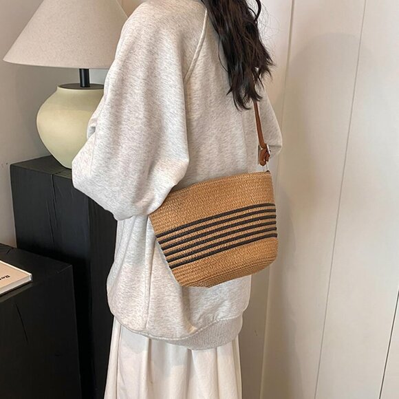 Stylish Small Straw Bag for Women | Versatile Crossbody Bucket for Beach Days - Picture 2 of 7